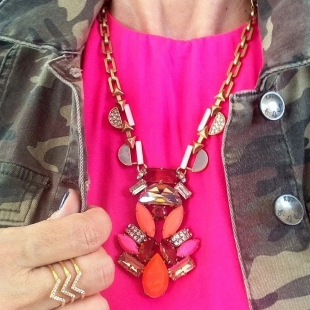 :: S&D๐๐ฆGeo POP Pink/Orange Pendant Necklace - Picture 6 of 9